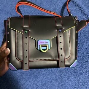 Michael Kors Manhattan Medium Contrast-Trim Leather Satchel